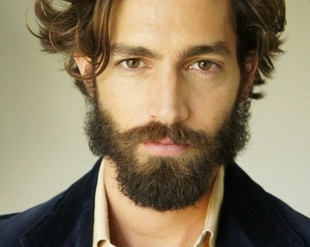 Coupe de cheveux homme mi long