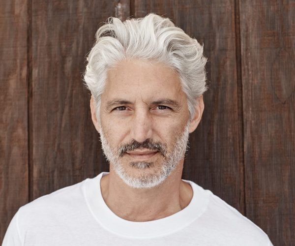 Mannequin INVATI homme cheveux blancs.jpeg