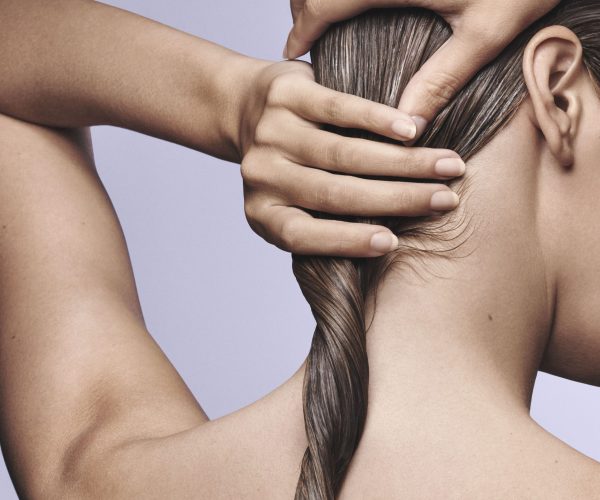 Mannequin cheveux blonds mouillés